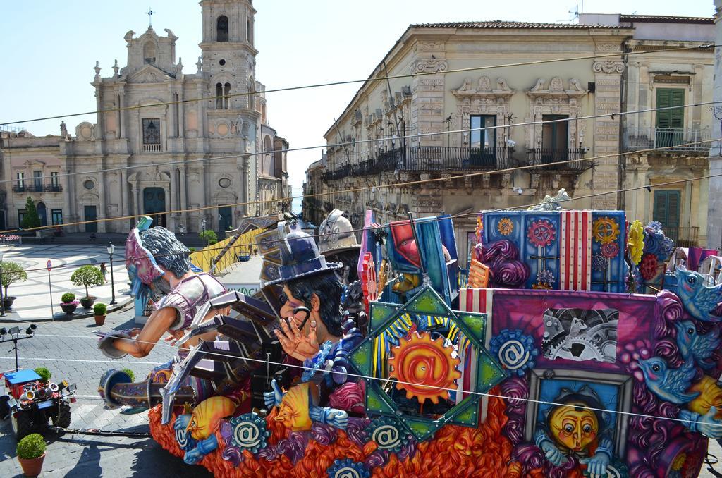 Appartamenti Piazza Duomo أتشيريالي الغرفة الصورة