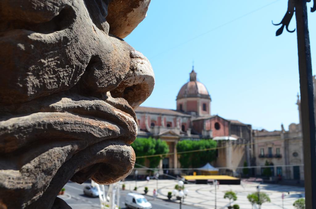 Appartamenti Piazza Duomo أتشيريالي الغرفة الصورة